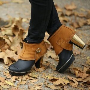 Sorel Medina II High-Heel Platform Rain Booties – Size 6 (Like New)